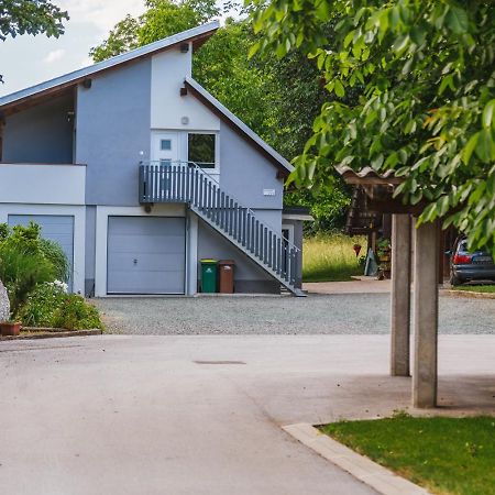 Апартаменты Blue Door Лешче Экстерьер фото
